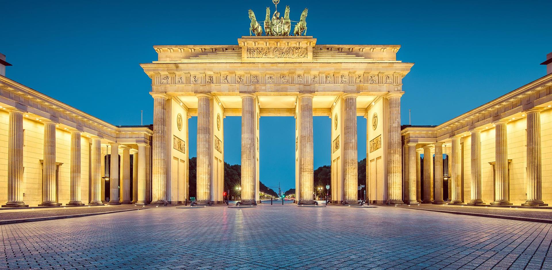 Germany__0001_Germany-Berlin-Brandenburg Gate_shutterstock_367652915
