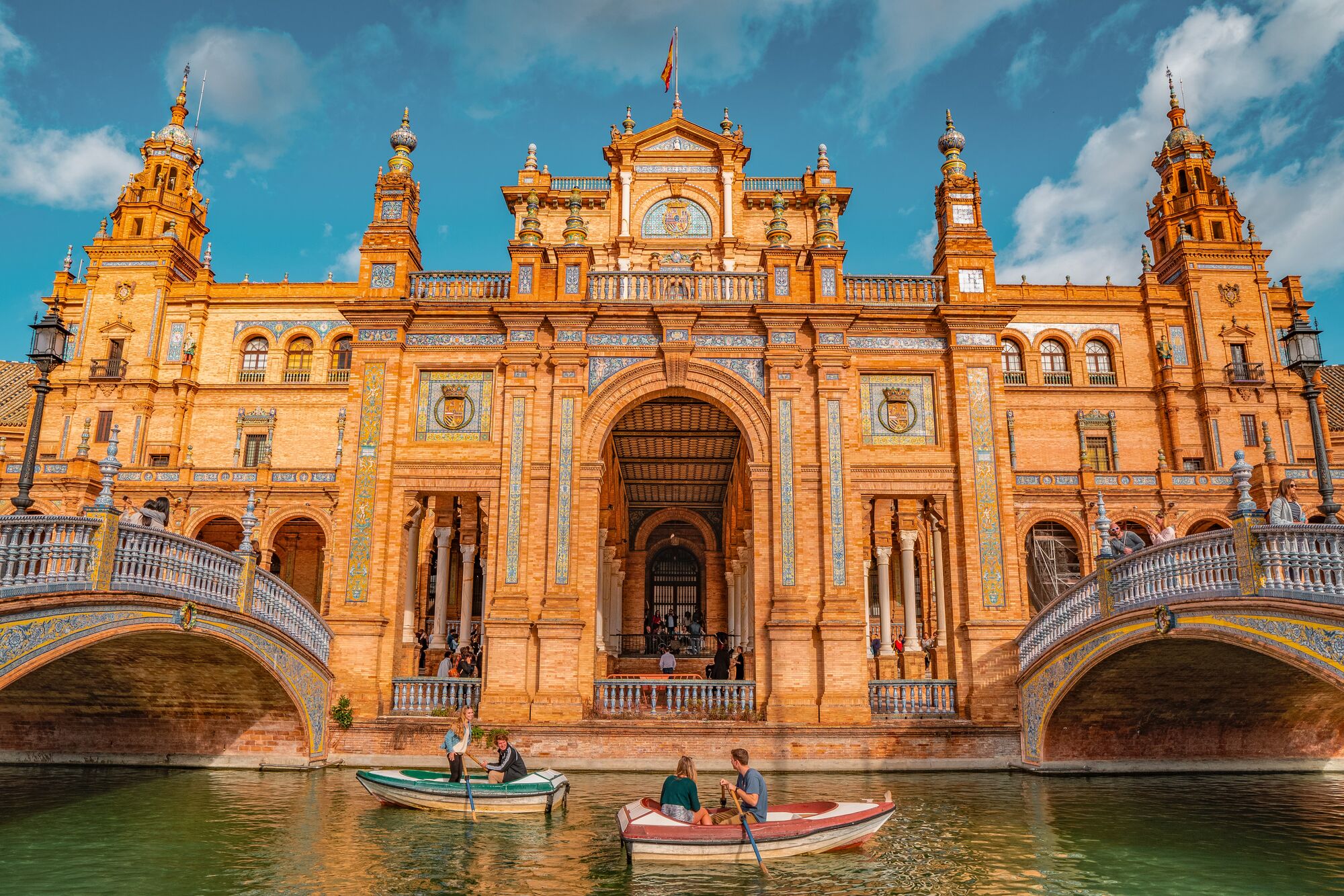 backpacking-seville-spain-main-image-hd-op