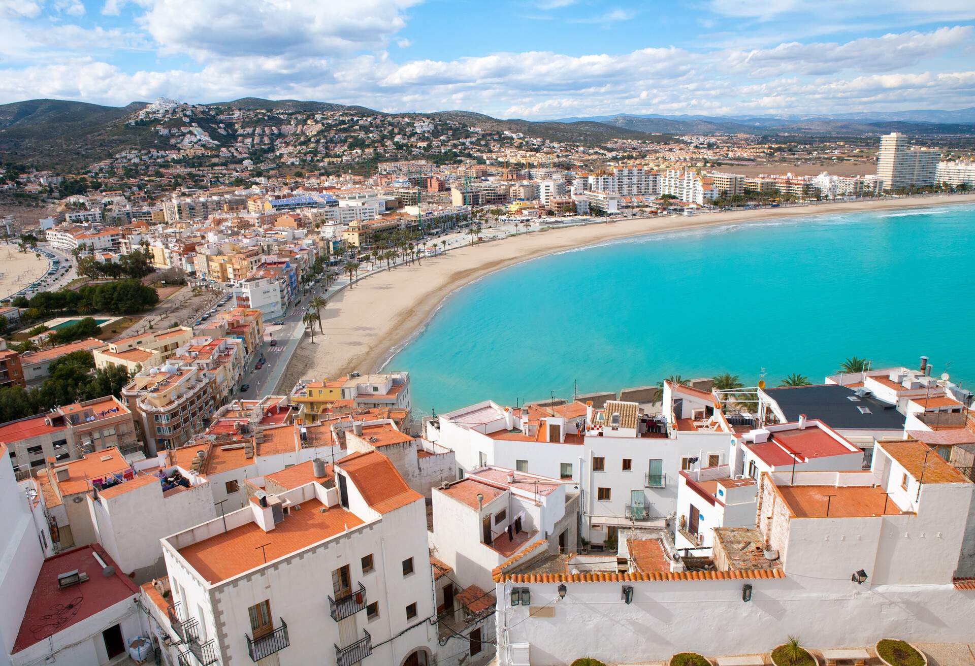 dest_spain_valencia_peniscola_platja-de-peniscola_gettyimages-529905117_universal_within-usage-period_34494