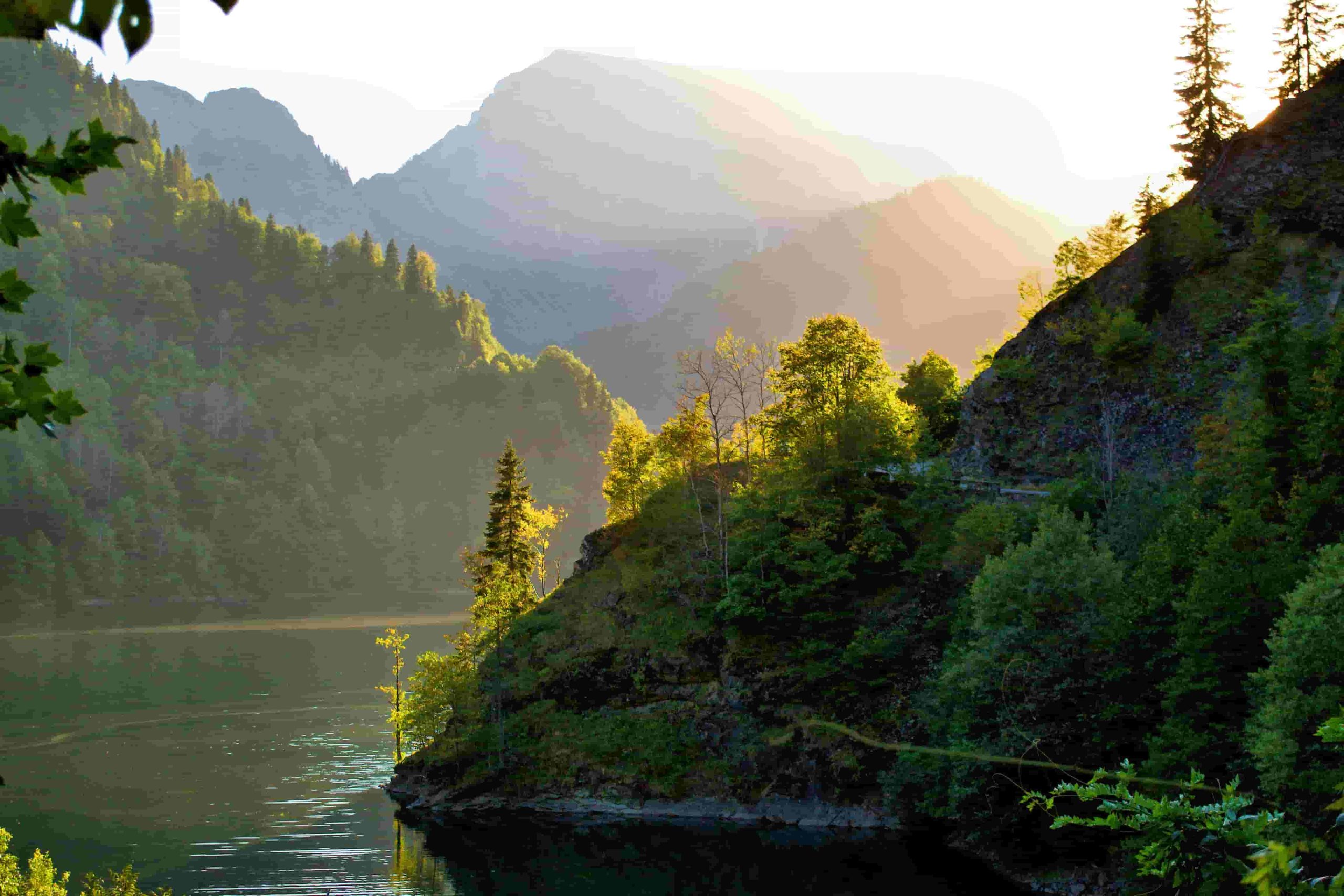 ritsa_lake_abkhazia_600903-min