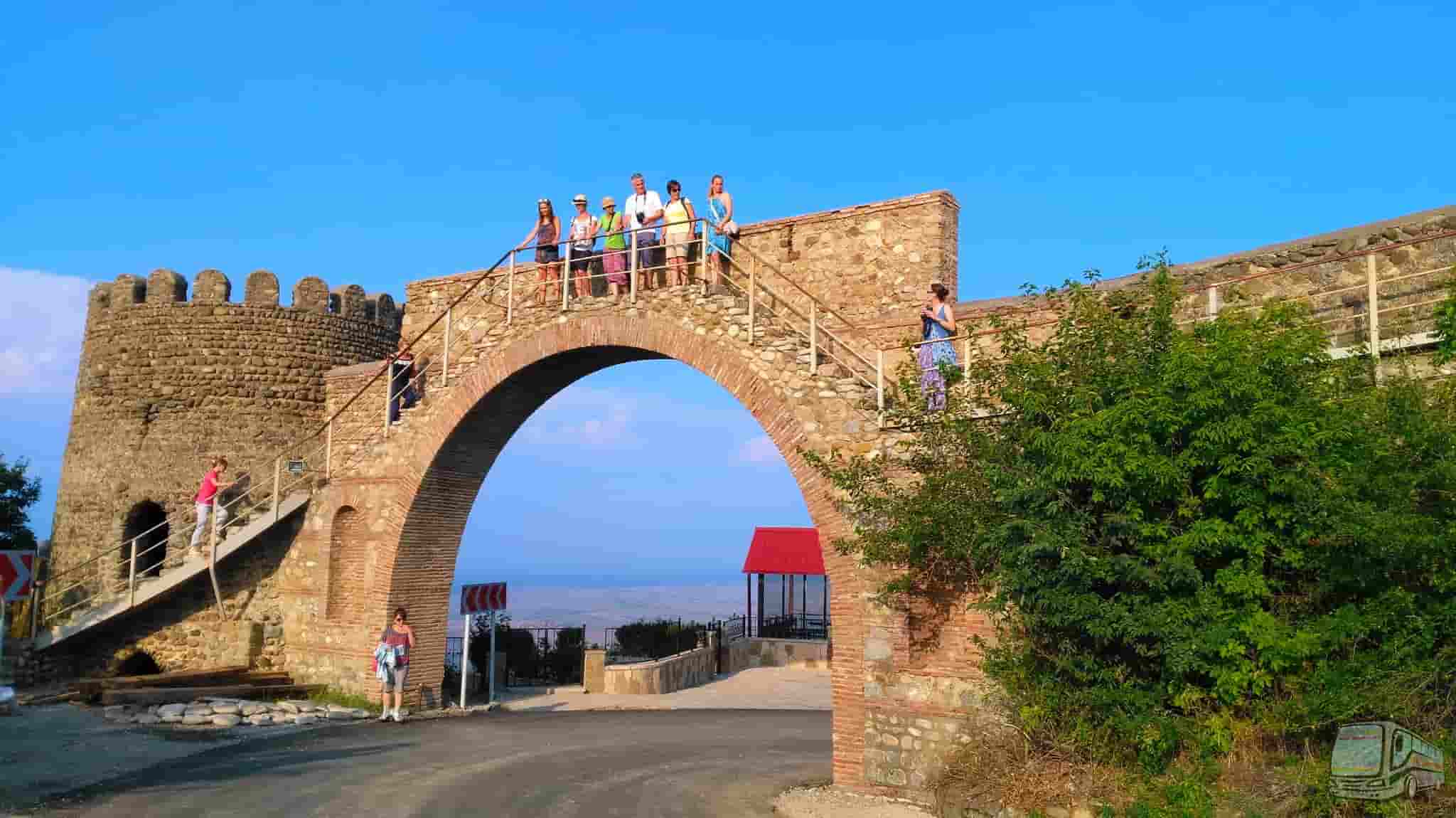 Hop-on-hop-off-tbilisi-kakhetya-signahi-000006-min